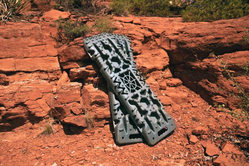 Picture of DV8 Offroad DVE Traction Boards Recovery Boards - RTB1-01OL