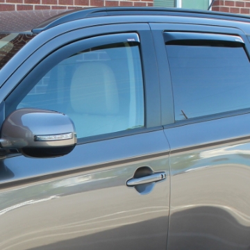 Picture of Westin 2017-2018 Mitsubishi Outlander Wade In-Channel Wind Deflector 4pc - Smoke