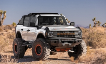 Picture of AVS 21-23 Ford Bronco Aeroskin LightShield Pro Color-Match Hood Protector - Oxford Wht