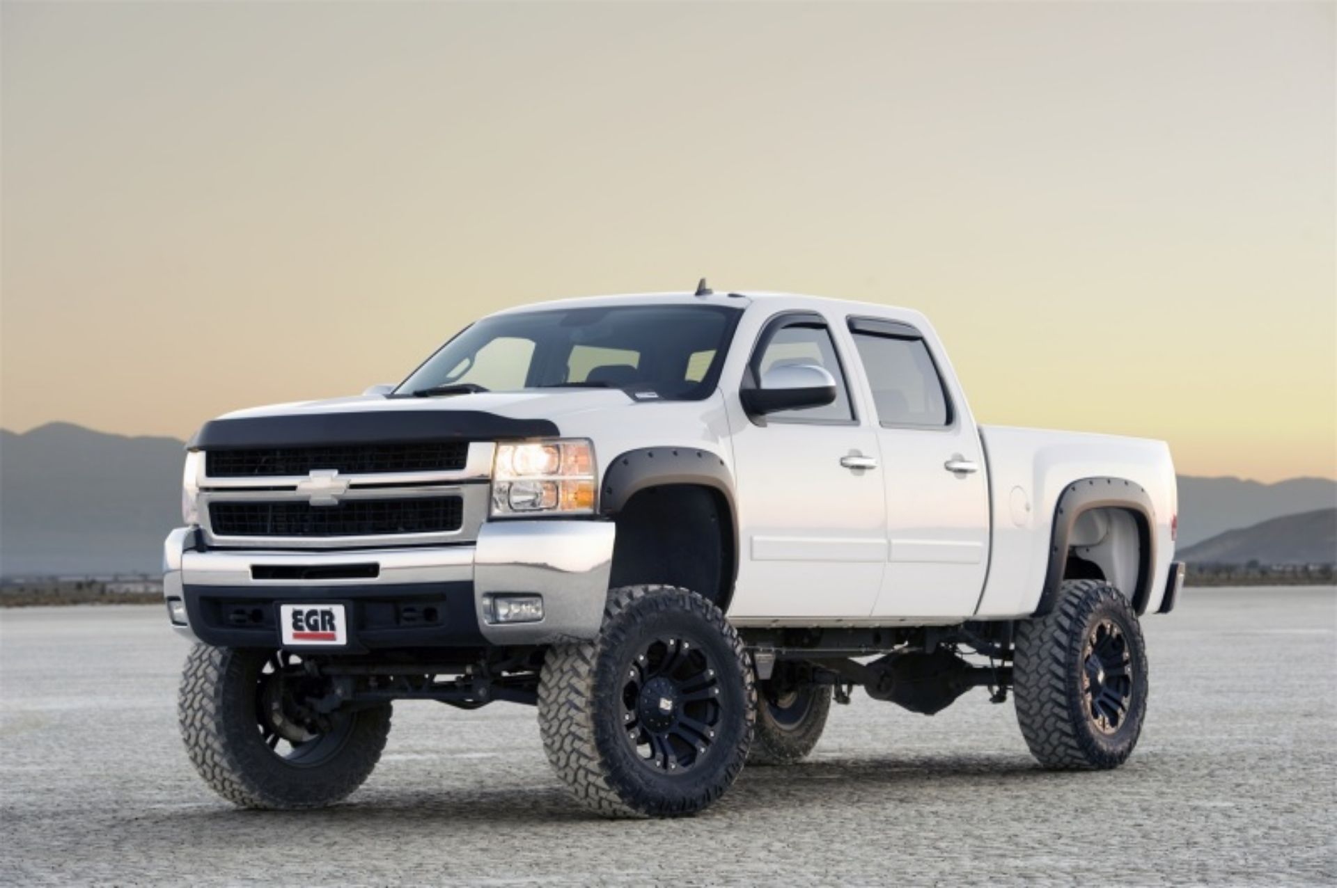 Picture of EGR 07-13 Chev Silverado 6-8ft Bed Bolt-On Look Fender Flares - Set - Matte