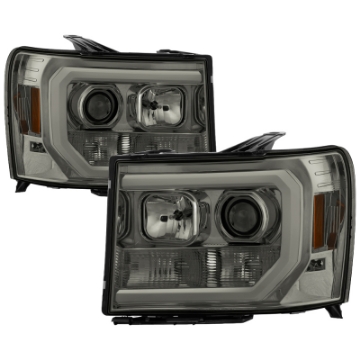 Picture of Spyder GMC Sierra 1500-2500-3500 07-13 V2 Projector Headlights - Smoke PRO-YD-GS07V2-LBDRL-SM