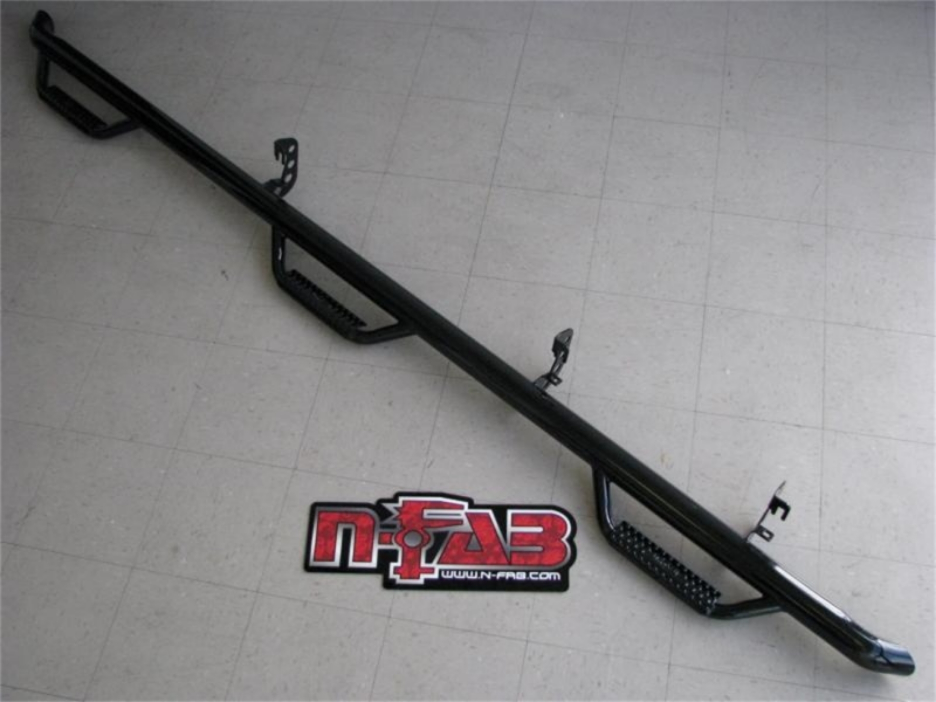 Picture of N-Fab Nerf Step 01-06 Chevy-GMC 2500-3500 Crew Cab 6-5ft Bed - Tex- Black - Bed Access - 3in