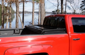 Picture of Lund 88-99 Chevy C1500 Fleetside 6-6ft- Bed Hard Fold Tonneau Cover - Black