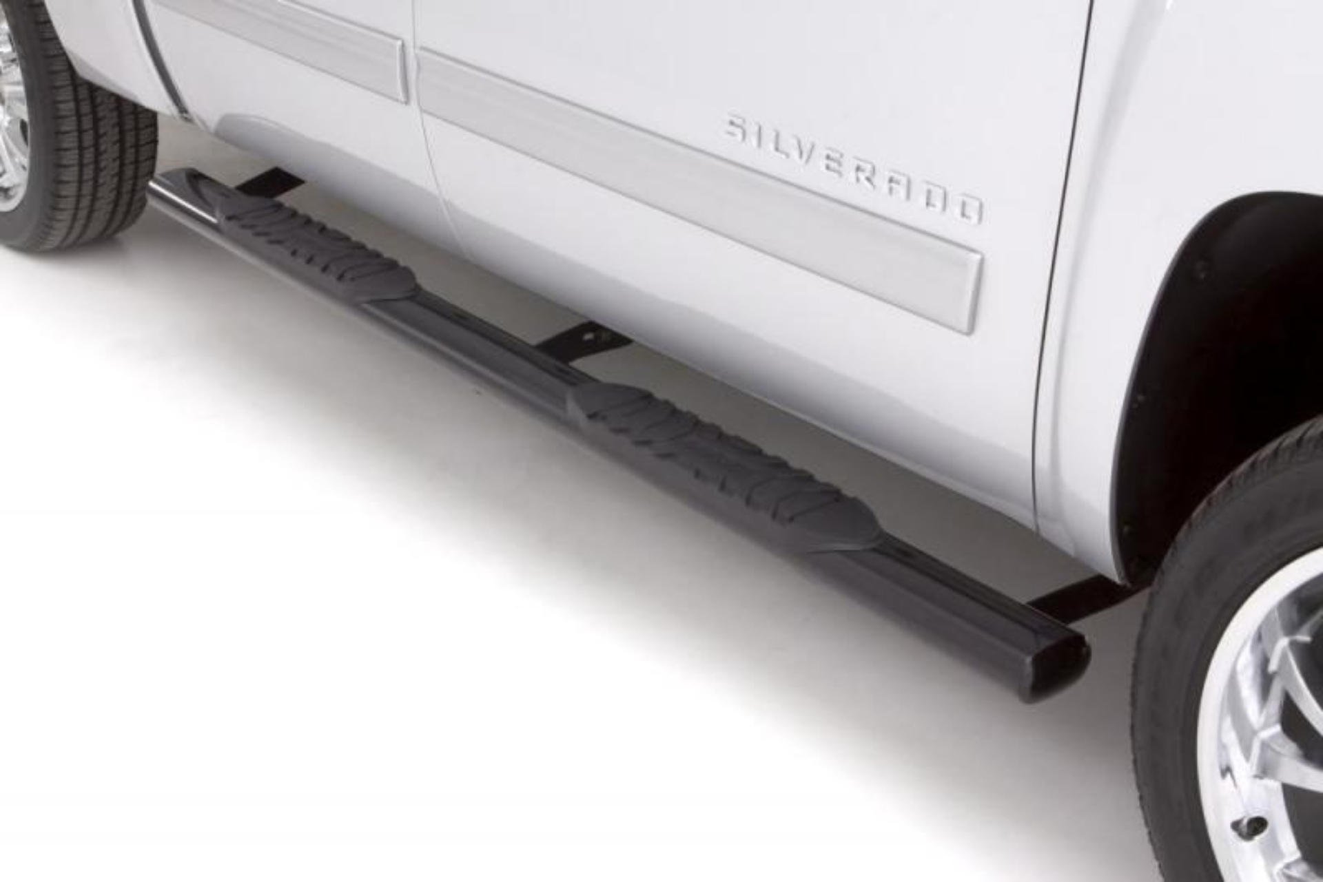 Picture of Lund 15-18 Ford F-150 SuperCab 5in- Oval Straight Steel Nerf Bars - Black