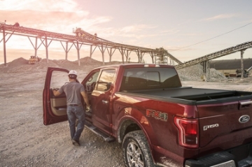 Picture of Roll-N-Lock 16-18 Toyota Tacoma Double Cab SB 60-1-2in A-Series Retractable Tonneau Cover