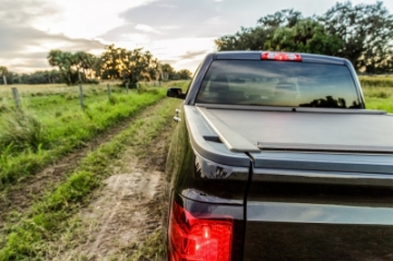 Picture of Roll-N-Lock 17-19 Ford F-250-F-350 Super Duty SB 80-3-8in A-Series Retractable Tonneau Cover