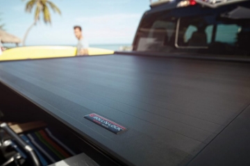 Picture of Roll-N-Lock 17-19 Ford F-250-F-350 Super Duty 80-3-8in E-Series Retractable Tonneau Cover