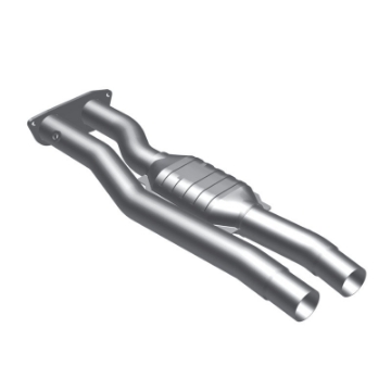 Picture of MagnaFlow Conv DF 96-97 7-4L 3500 Truck Rear
