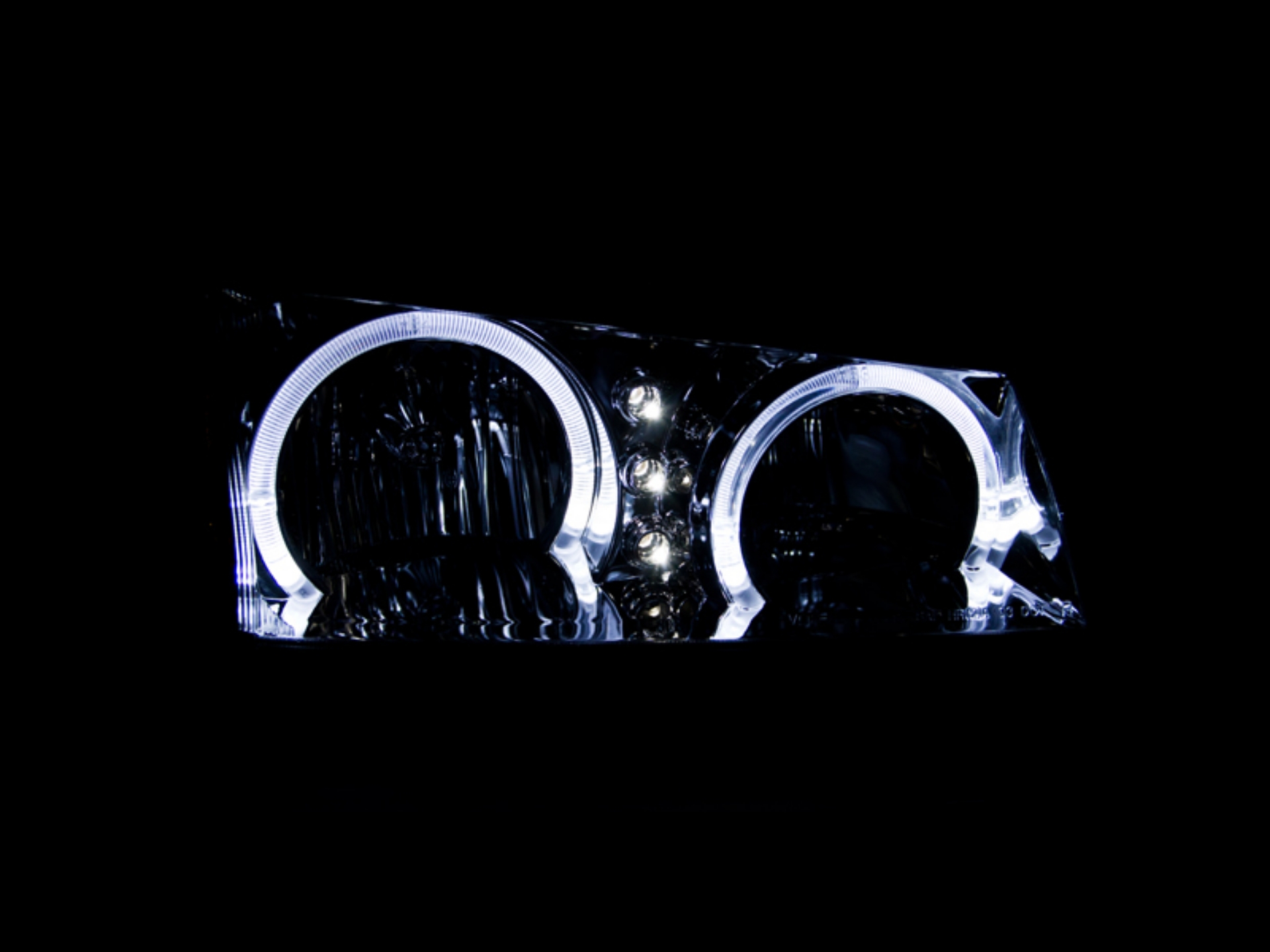 Picture of ANZO 2003-2006 Chevrolet Silverado 1500 Crystal Headlights w- Halo Black