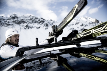 Picture of Thule Skiclick Roof Mount Ski Transporter Fits 1 Pair of Skis - Black