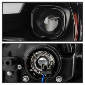 Picture of Spyder 09-16 Dodge Ram 1500 Ver 2 Proj Headlight - Light Bar Turn Signal - Blk - PRO-YD-DR09V2-SB-BK