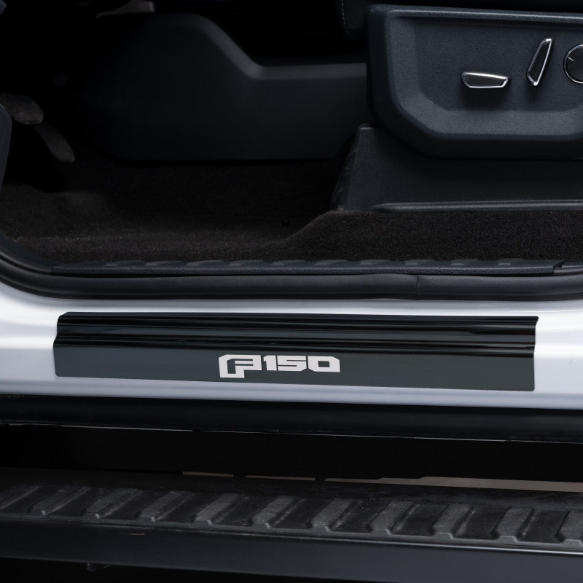 Picture of Putco 15-20 Ford F-150 - SuperCrew w- F-150 Etching 4pcs Black Platinum Door Sills