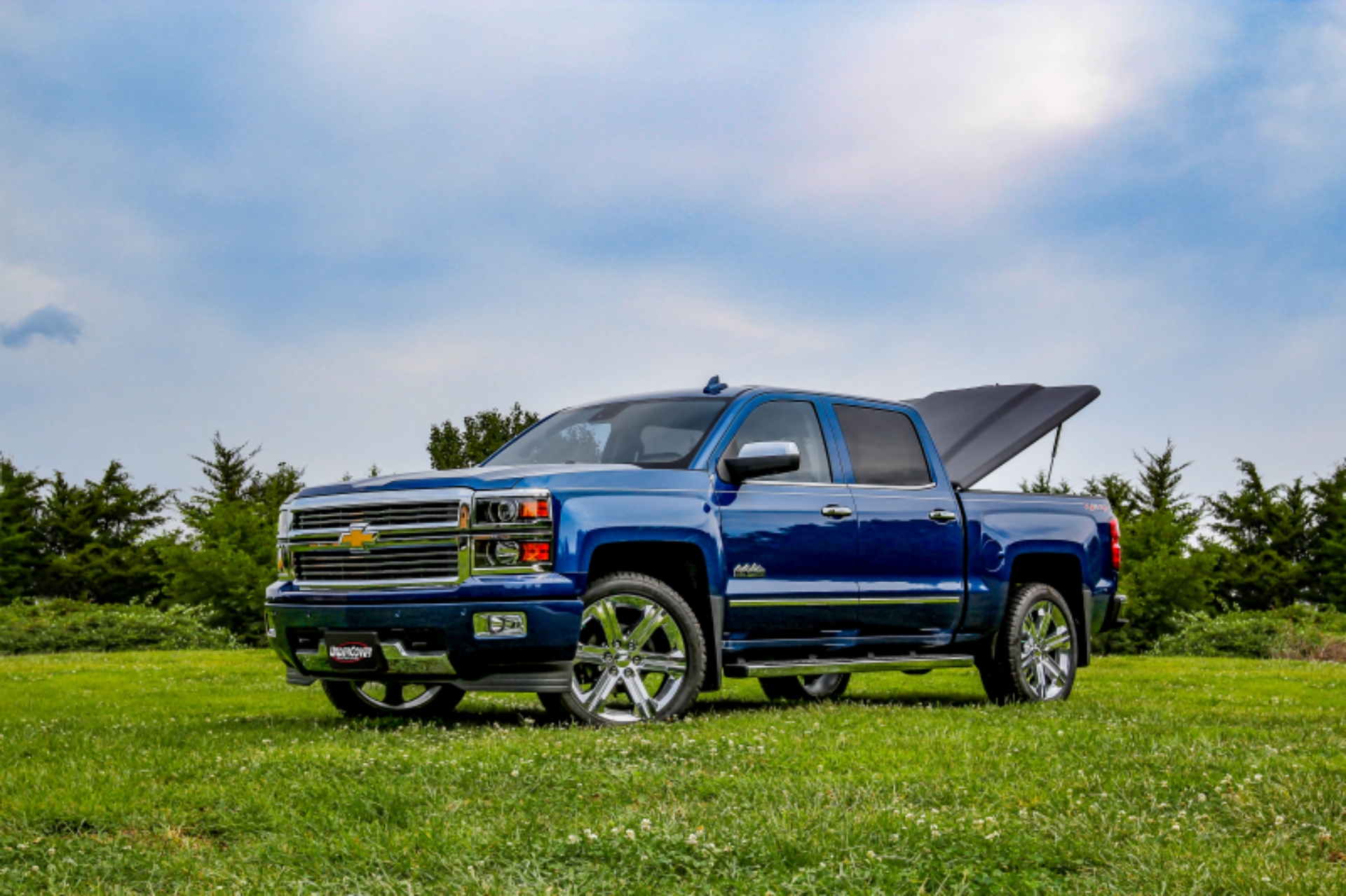 Picture of UnderCover 14-18 Chevy Silverado 1500 19 Legacy 6-5 ft Elite Bed Cover - Black Textured