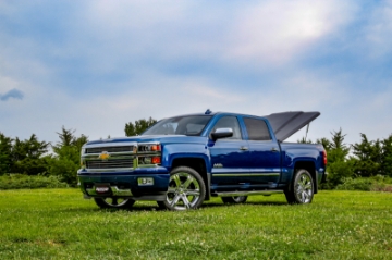 Picture of UnderCover 14-18 Chevy Silverado 1500 19 Legacy 6-5 ft Elite Bed Cover - Black Textured