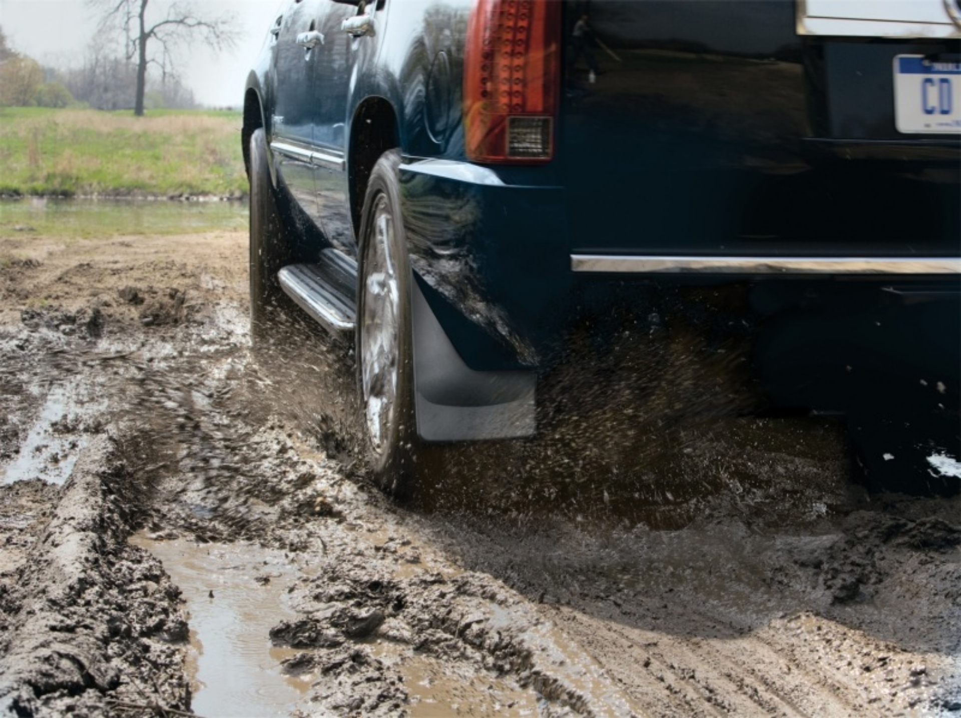 Picture of WeatherTech 07-08 Chevrolet Tahoe No Drill Mudflaps - Black