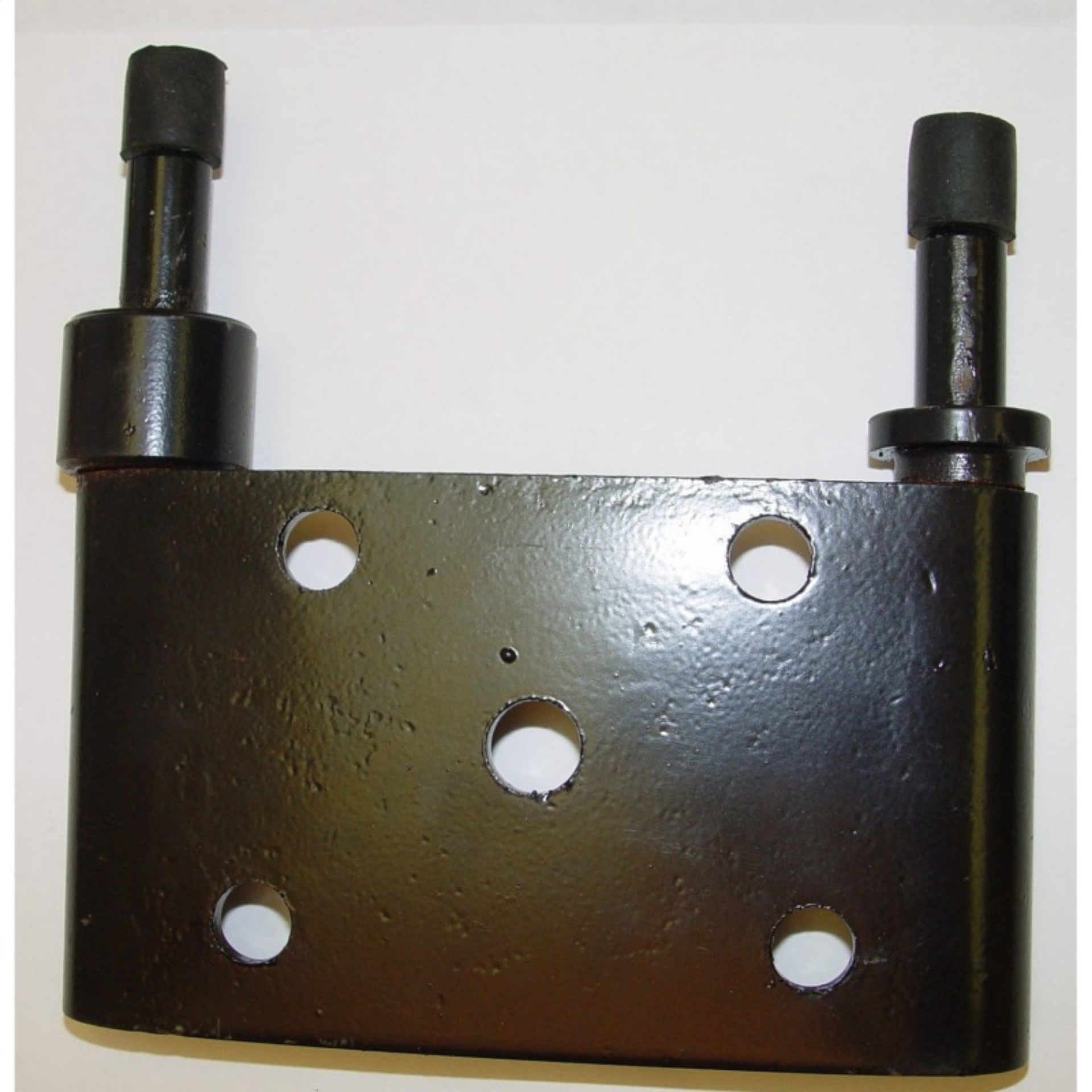 Picture of Omix RH Spring Plate 76-86 Jeep CJ Models