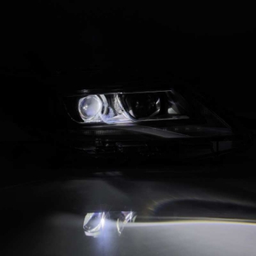 Picture of AlphaRex 11-21 Toyota Sienna PRO-Series Proj Headlights Plank Style Black w-Seq Signal-DRL