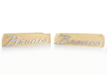 Picture of Ford Racing 21-23 Bronco Script Fender Badge - Silver