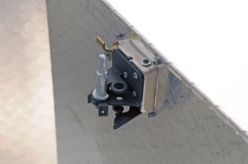 Picture of Deezee Universal Tool Box - Specialty Large Triangle BT Alum