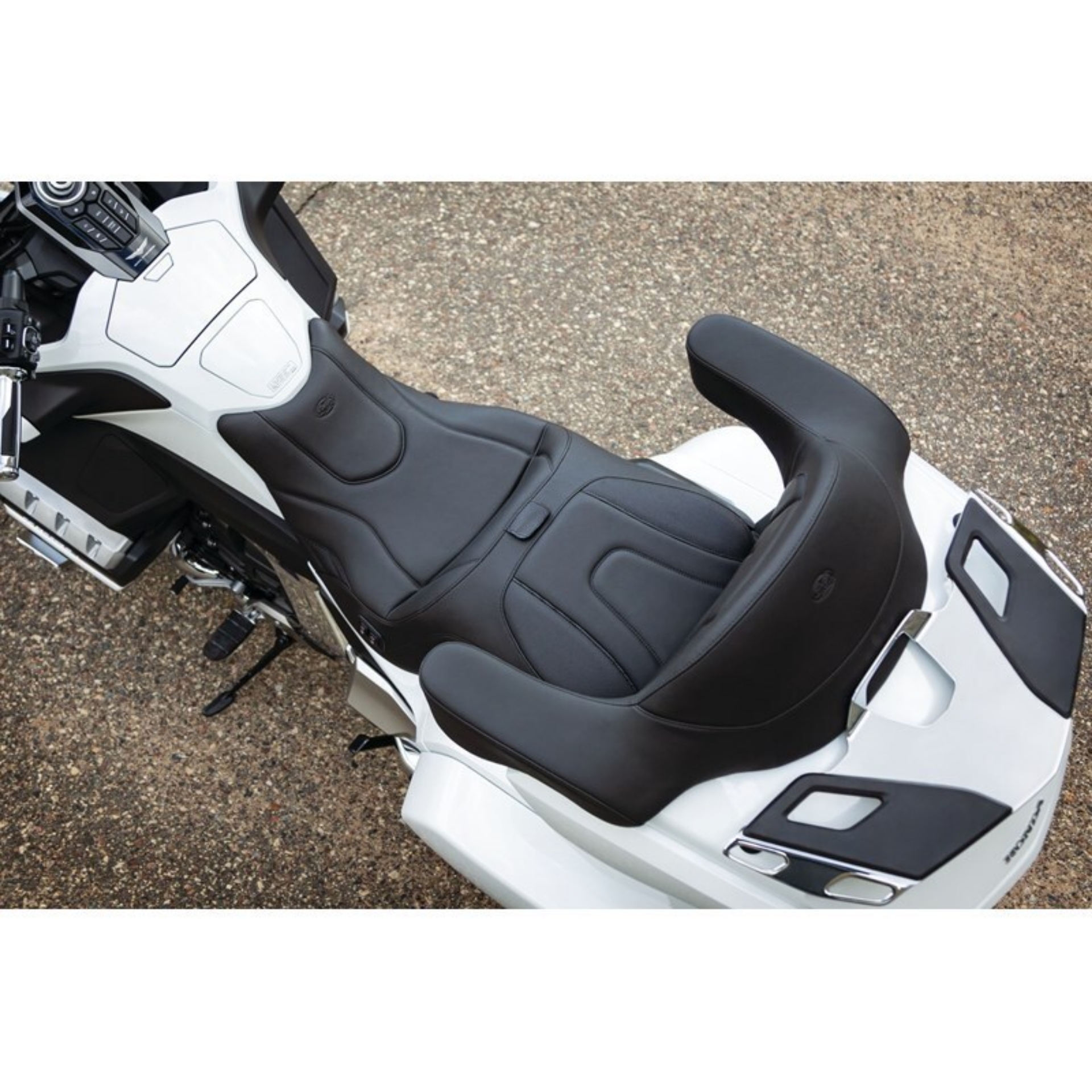 Picture of Mustang 18-19 Honda Gold Wing GL1800 Standard Touring 1PC Seat w- Driver Backrest - Black