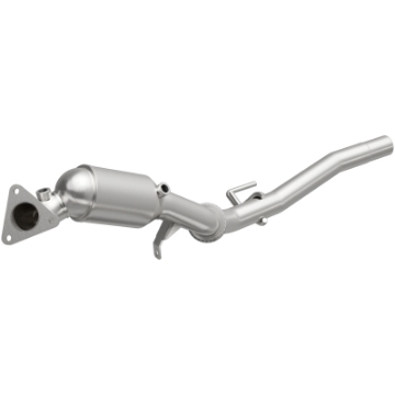 Picture of Magnaflow Conv DF 11-15 Volkswagen Touareg V6 3-6 OEM Underbody