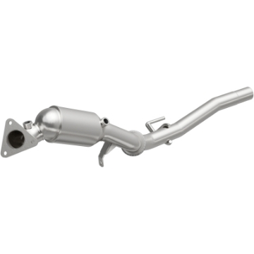 Picture of Magnaflow Conv DF 11-15 Volkswagen Touareg V6 3-6 OEM Underbody