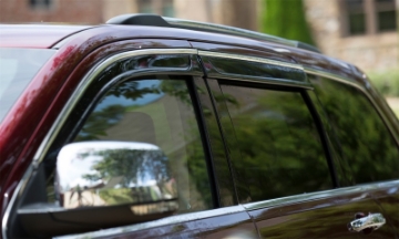 Picture of AVS 19-22 Hyundai Santa Fe Ventvisor Low Profile Window Deflectors 4pc - Chrome