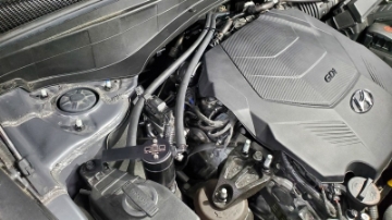 Picture of J&L 20-25 Hyundai Palisade - Kia Telluride 3-8L Oil Separator 3-0 Passenger Side - Black Anodize