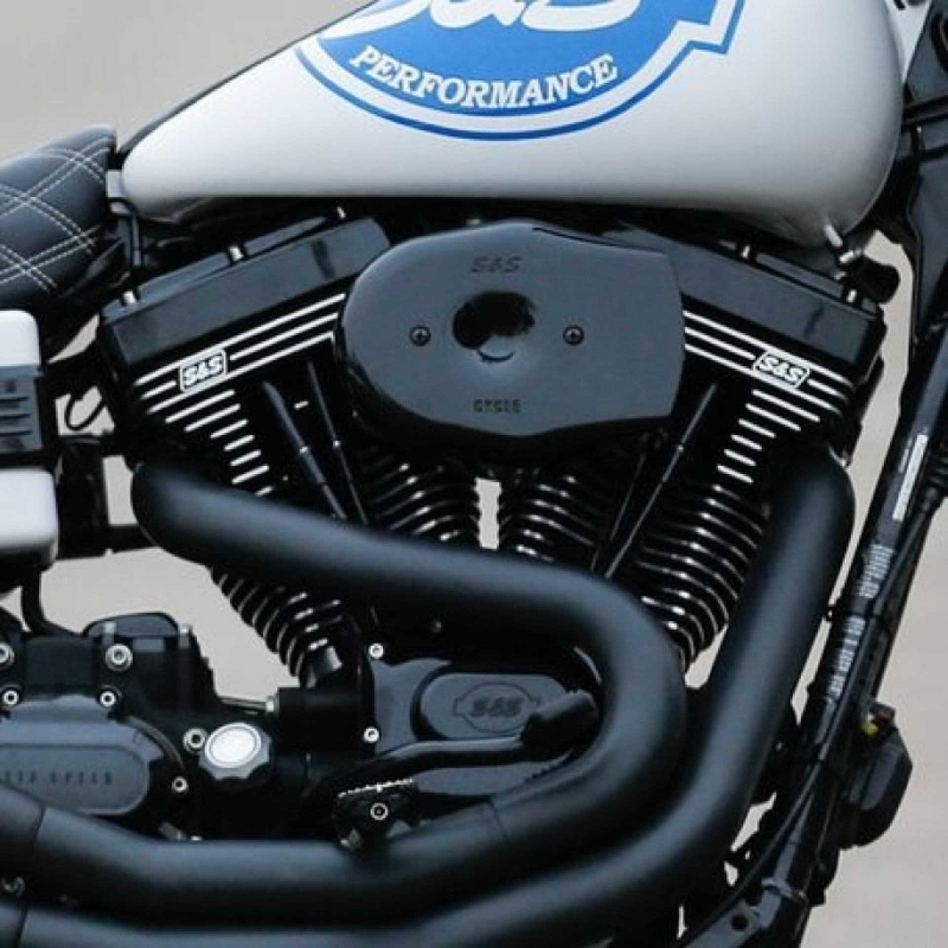 Picture of S&S Cycle 01-15 Fuel-Injected Softail Models Stealth Air Cleaner Kit w- Black Tribute Cover