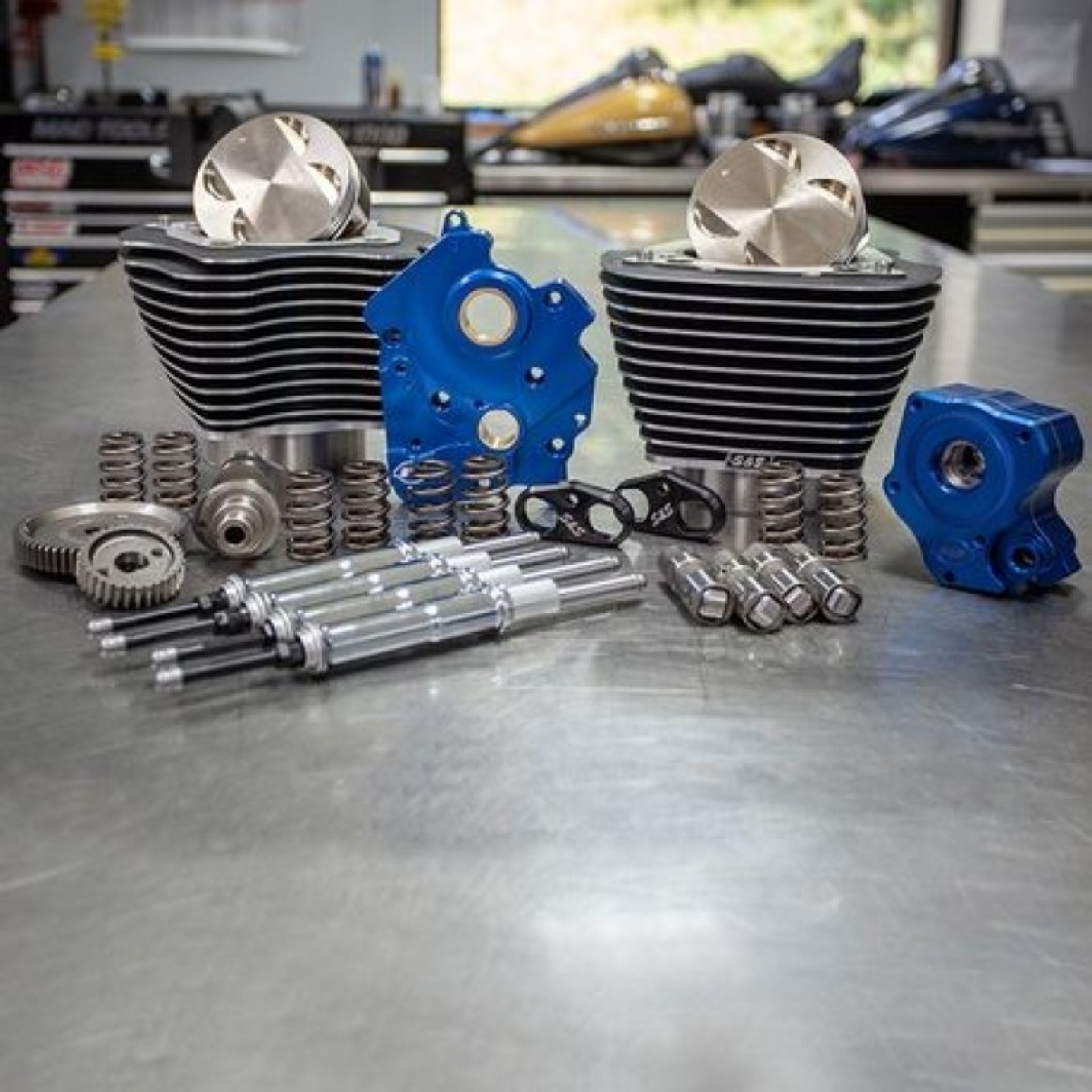 Picture of S&S Cycle 2017+ M8 Models 4-250in Bore 550G Cam w- Chrome Pushrods Power Pack - Black w- Highlight