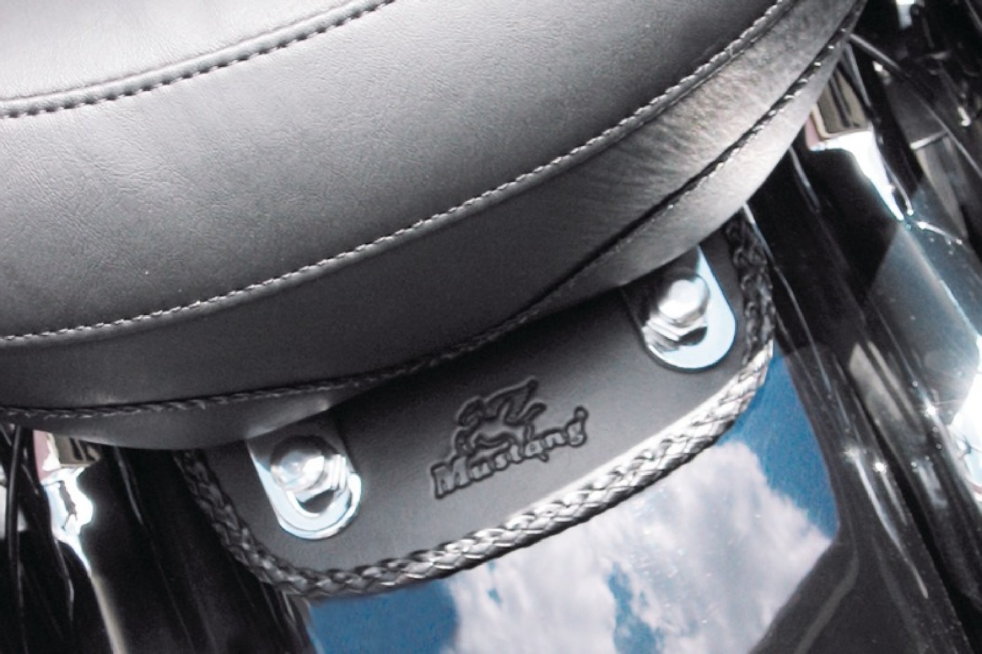 Picture of Mustang 97 21 Harley FL Touring Mini Fender Bib - Black