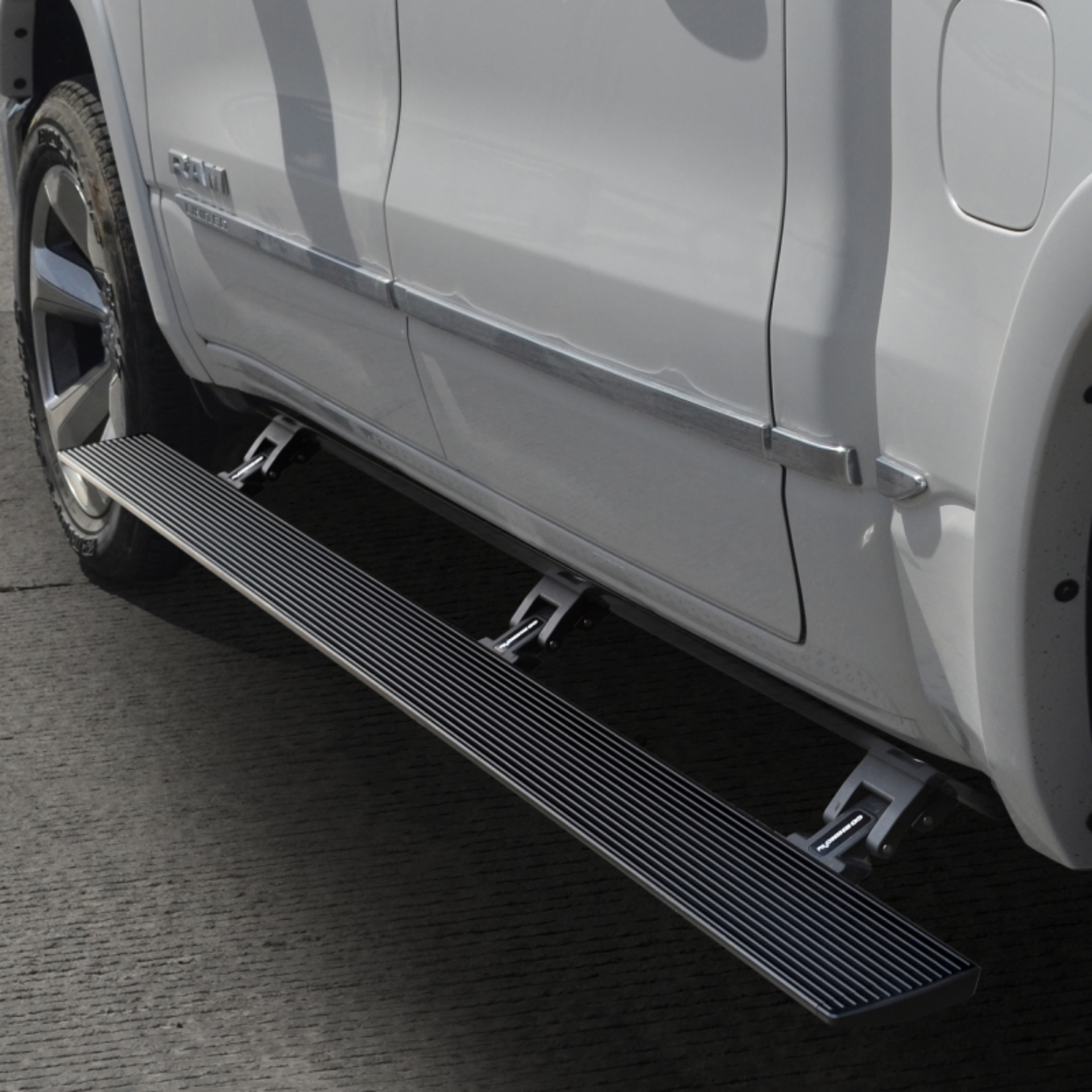Picture of Go Rhino 19-24 Ram 1500 Quad Cab 4dr E1 Electric Running Board Kit No Drill - Tex- Blk