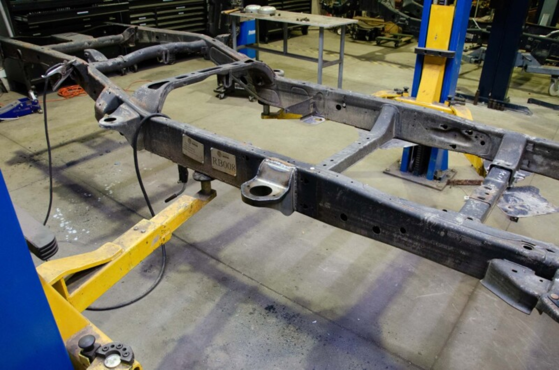 Picture of Rust Buster 14-18 Chevy Silverado 1500 Center Cab Mount - Right