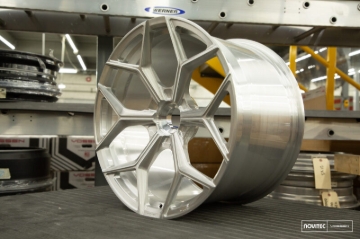 Picture of Vossen x Novitec NL4-Cl 21x12.5 - Centerlock - ET43 Brushed Gloss Clear Lamborghini Huracan Rr Wheel