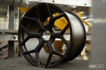 Picture of Vossen x Novitec NL4-Cl 21x12.5in - Centerlock - ET43 - Satin Black Lamborghini Huracan Rear Wheel