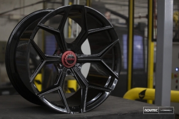 Picture of Vossen x Novitec NL4-5L 23x10.5in - 5x130 BP - ET21 - Gloss Black Lamborghini Urus Front Wheel