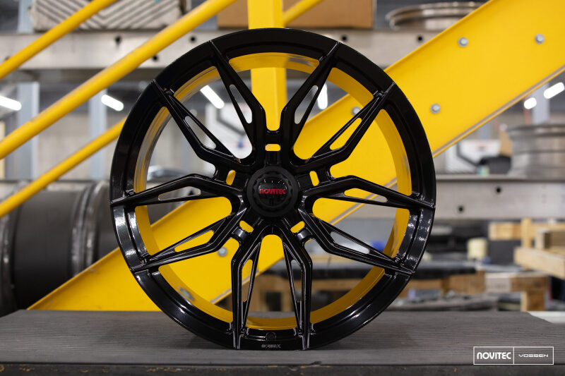 Picture of Vossen x Novitec NF11 21x9.5in - 5x114.3 BP - ET38 - Gloss Black Ferrari 296 Front Wheel