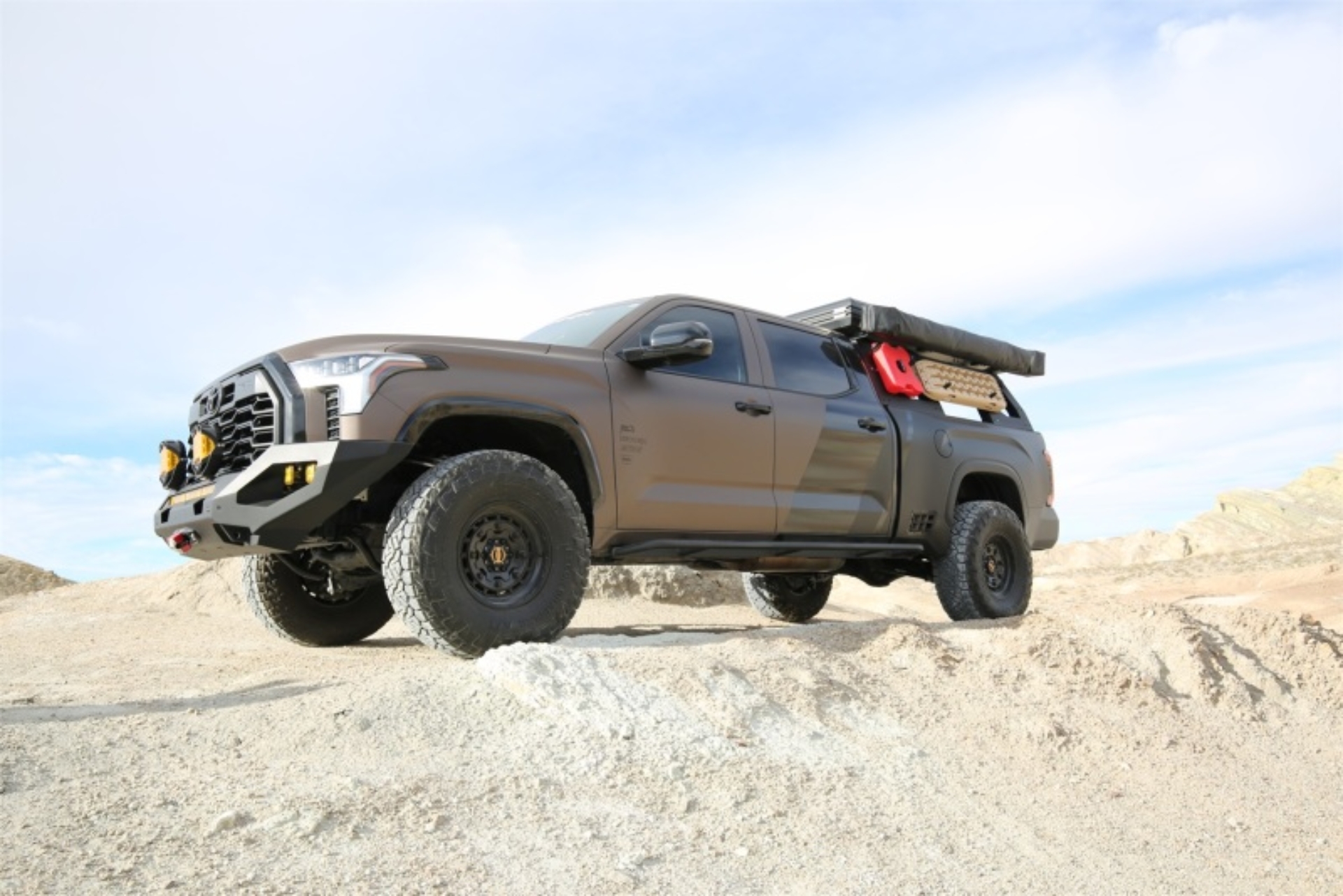 Picture of Fabtech 2022+ Toyota Tundra Sport 4WD Front Diff Drop Bracket Kit