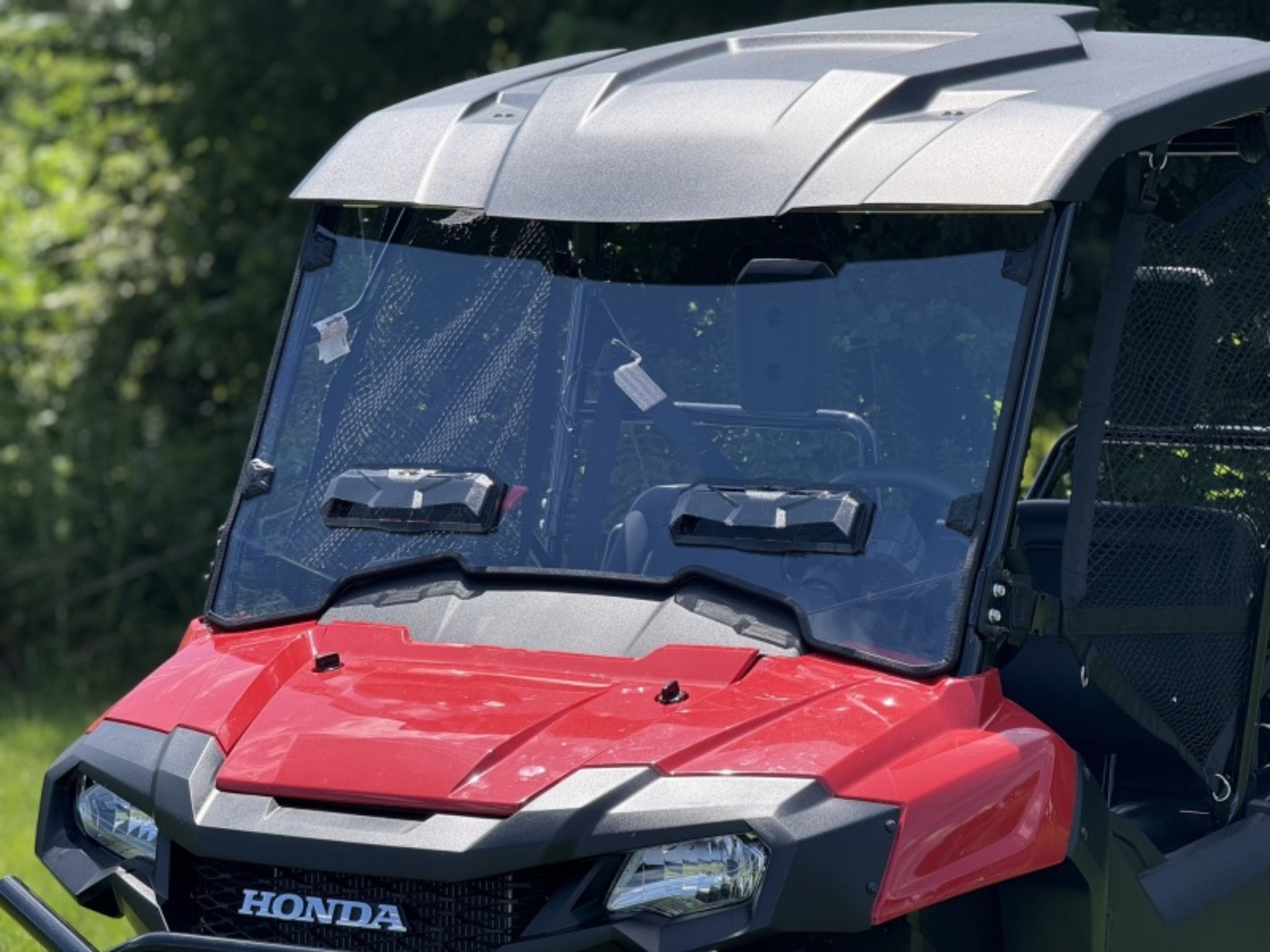 Picture of Seizmik 14-25 Honda Pioneer 700 Vented Tool-Less Windshield Hard Coated