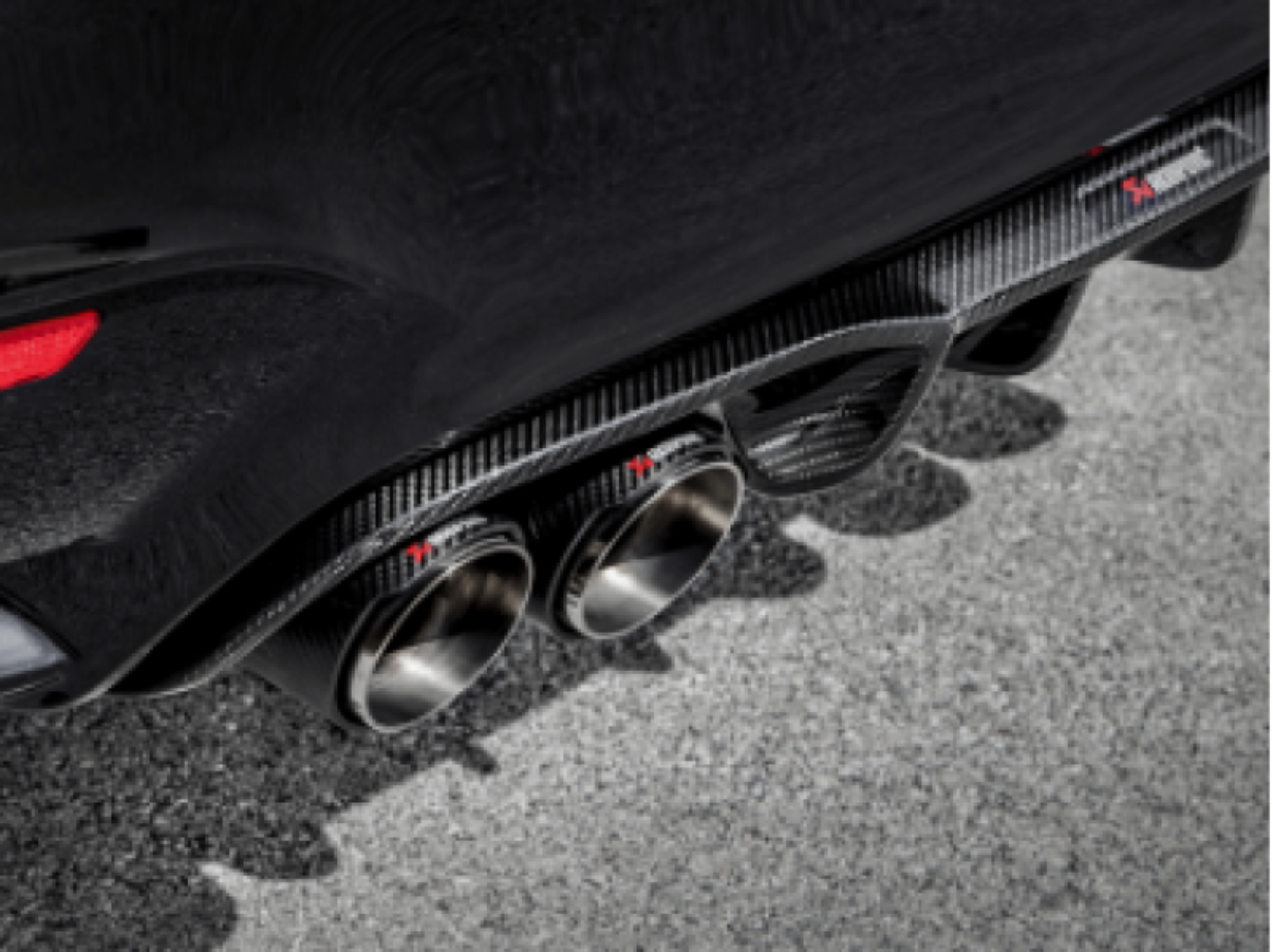 Picture of Akrapovic 14-17 BMW M3 (F80) Rear Carbon Fiber Diffuser - High Gloss
