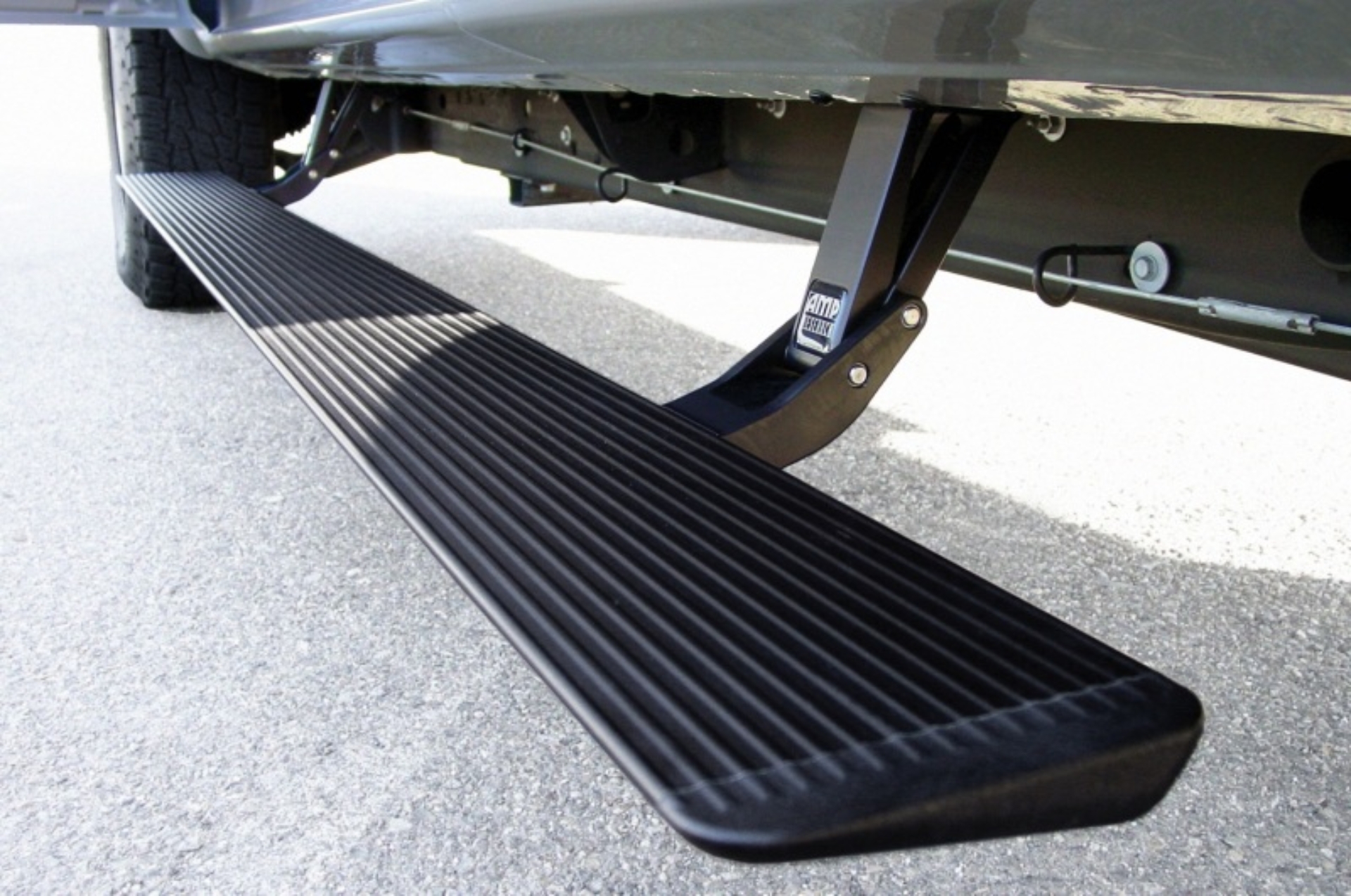 Picture of AMP Research 2002-2006 Cadillac Escalade PowerStep - Black