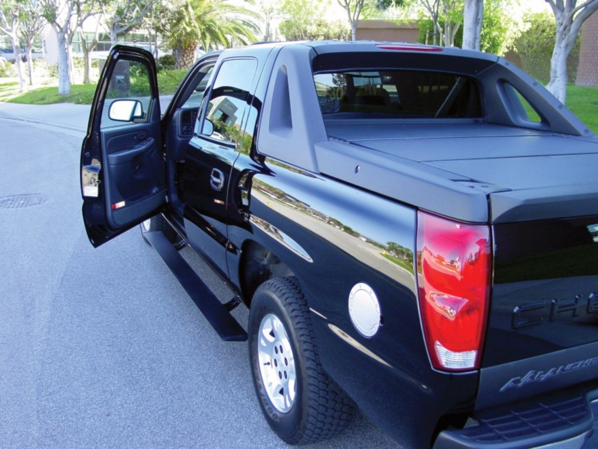 Picture of AMP Research 2007-2014 Chevy/GMC/Cadillac SUV PowerStep - Black
