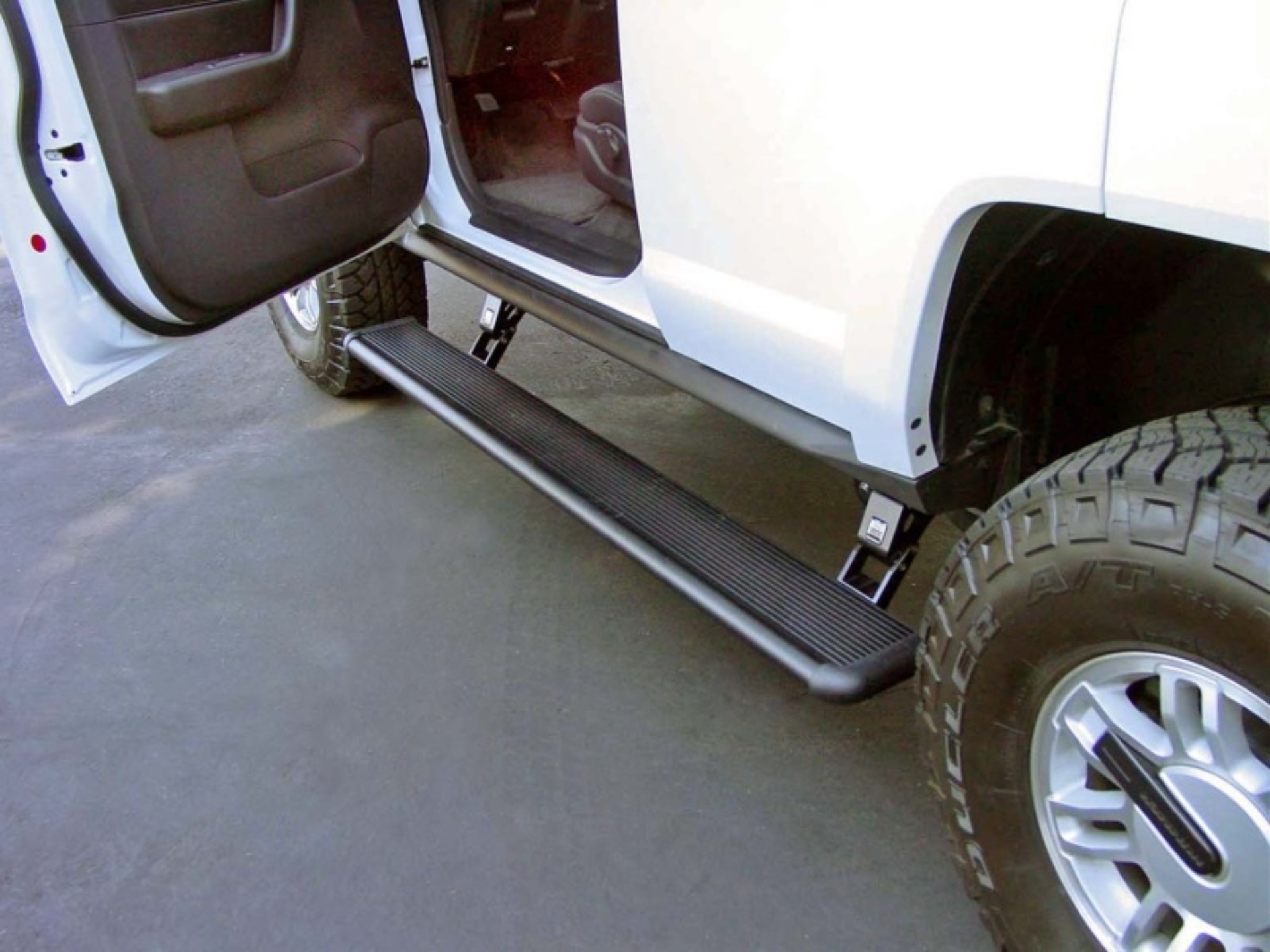 Picture of AMP Research 2005-2010 Hummer H3 PowerStep - Black