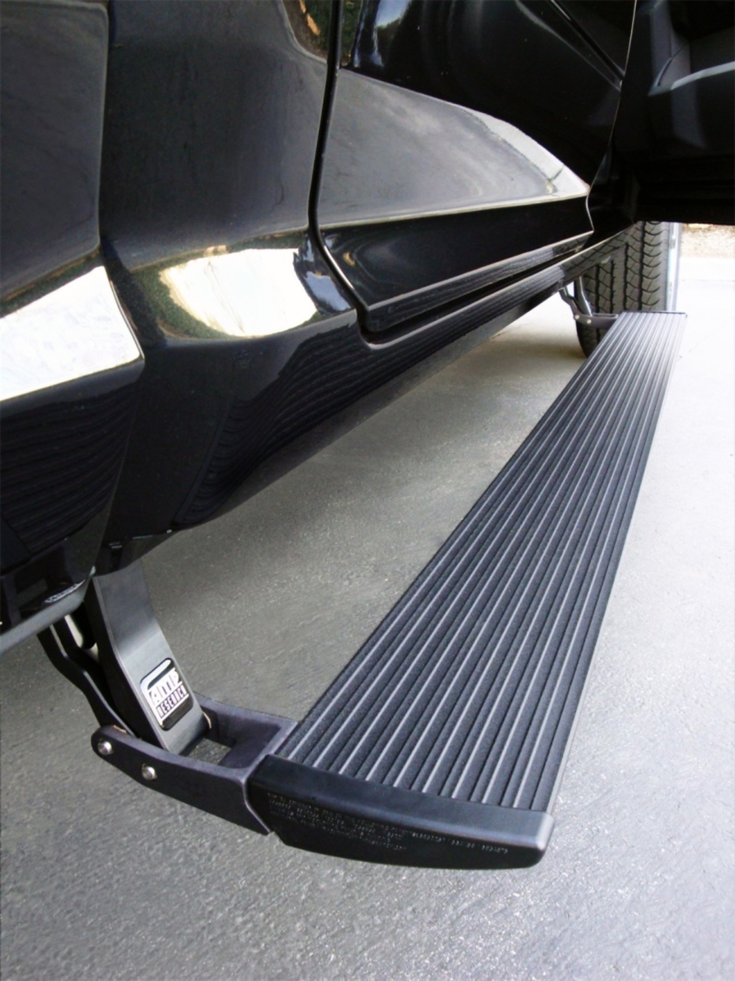Picture of AMP Research 2013-2015 Dodge Ram 1500/2500/3500 All Cabs PowerStep Plug N Play - Black