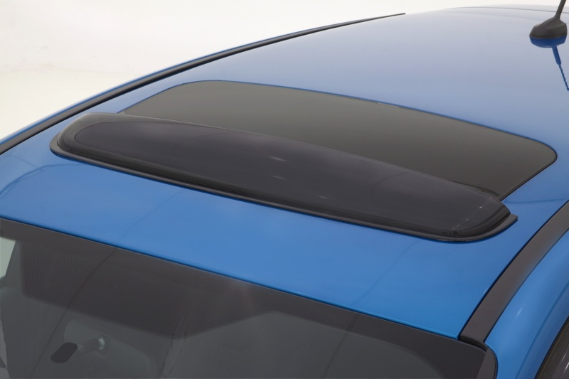 Picture of AVS Universal Windflector Classic Sunroof Wind Deflector (Fits Up To 35.5in.) - Smoke