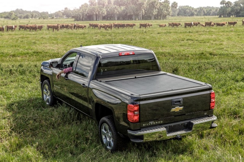 Picture of Roll-N-Lock RNL M-Series Tonneau Cover - LG261M