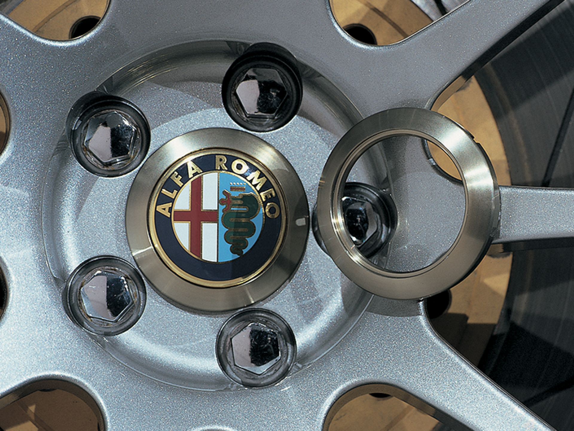 Picture of Advan 65mm Alfa Romeo Center Cap Adapter Ring - Silver Alumite