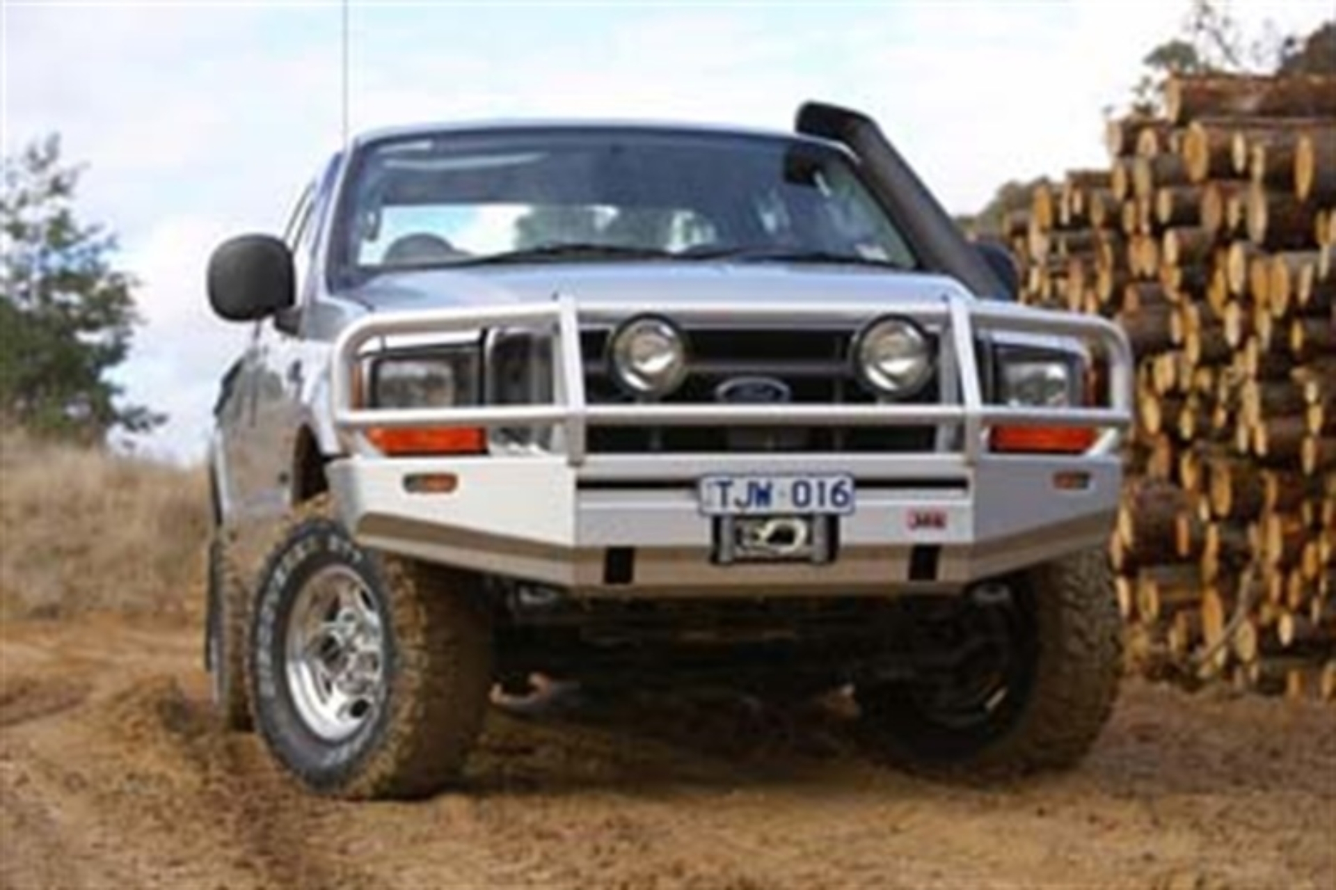 Picture of ARB Combar F250/35099-04 12-16.5