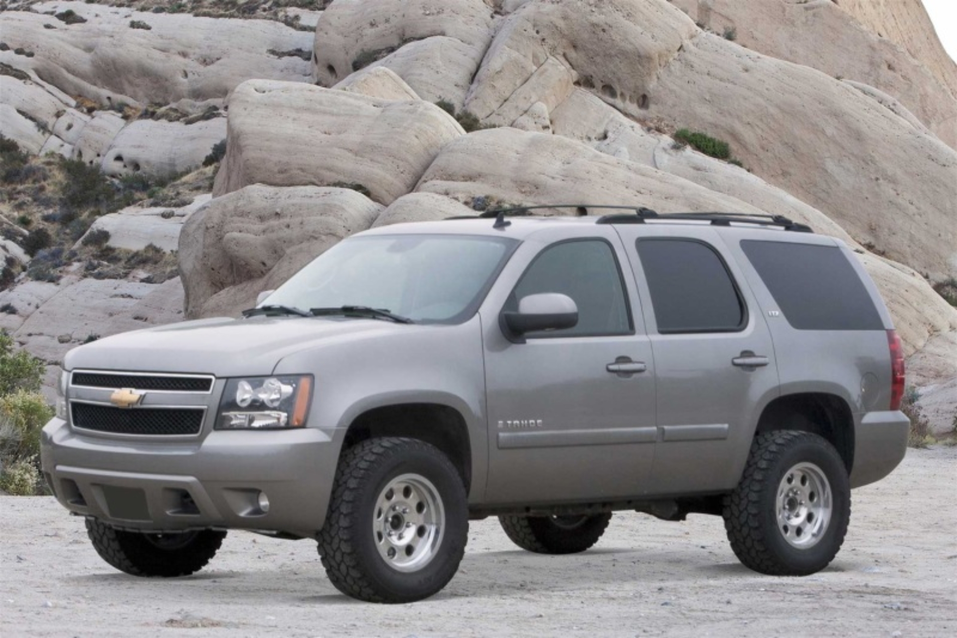 Picture of Fabtech 07-14 GM C/K1500 SUV 2WD/4WD 4in Budget UCA System w/Rear Perf. Shocks
