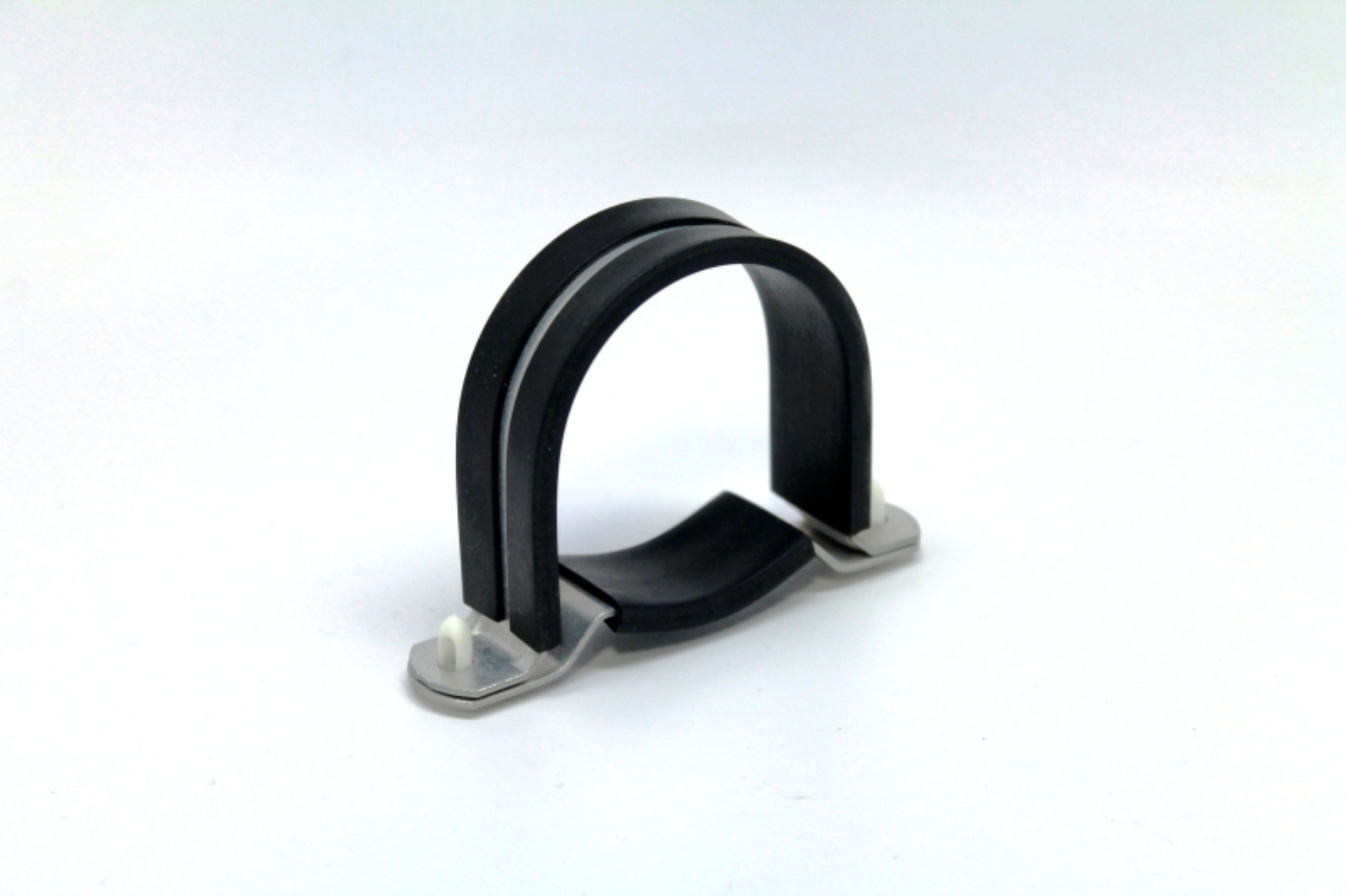 Picture of Fuelab Bracket & Hardware Kit for 818xx/828xx Series Filters (828xx Series Need 2) - 1 Bracket